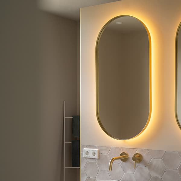Spiegelverlichting in badkamer