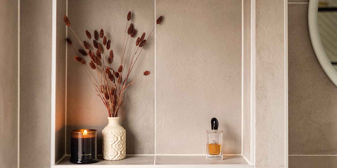 Sfeervolle moderne badkamer in de winter