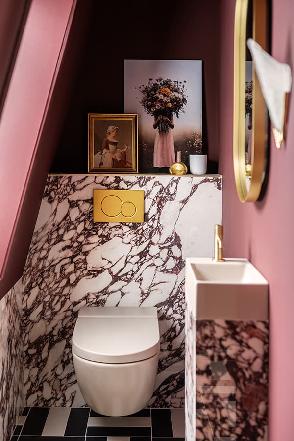 Bordeaux rood in de badkamer