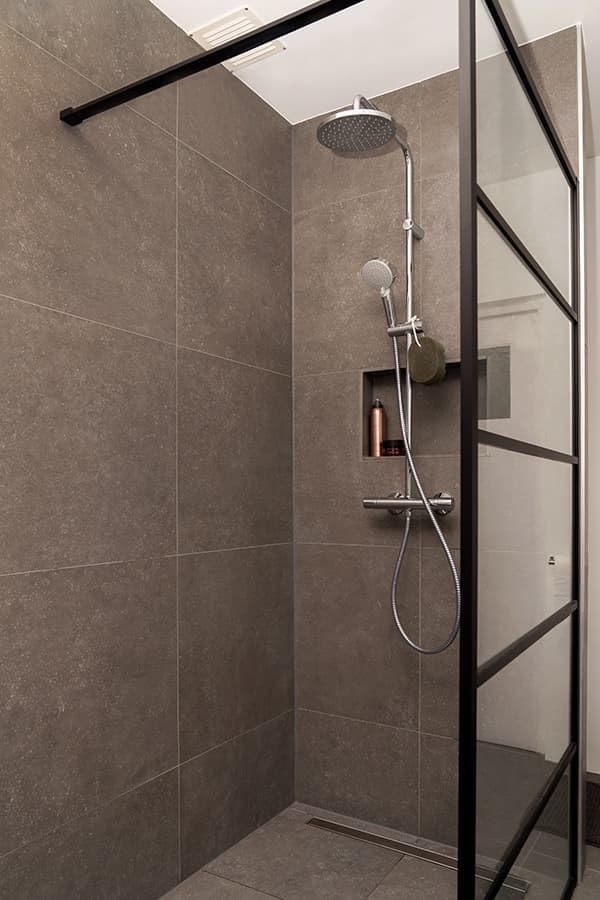 Douche in badkamer