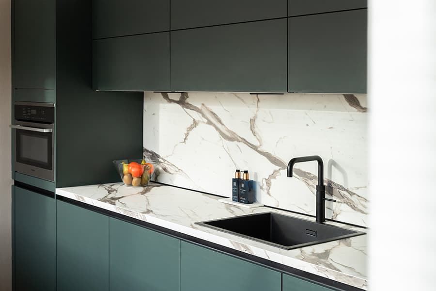 Blauwgroene keuken
