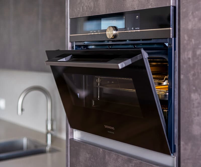 Keuken met moderne oven