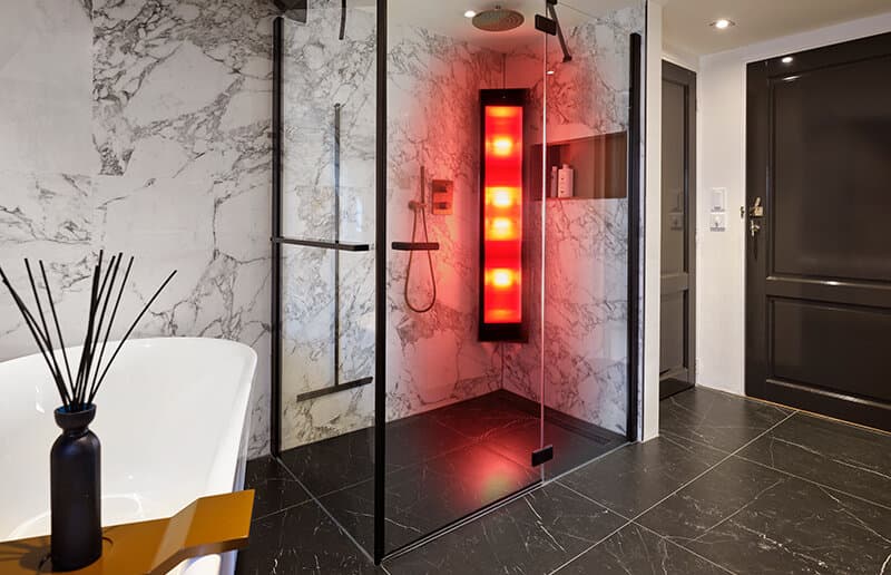 Luxe badkamer met sunshower