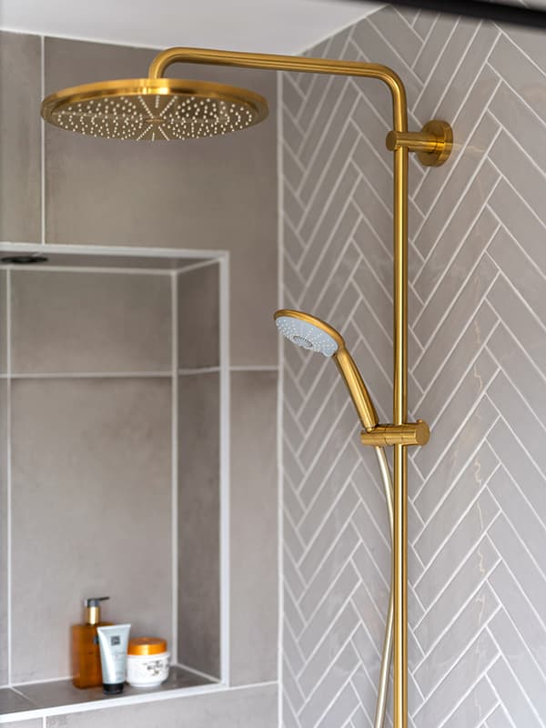 Goudkleurige douchekop