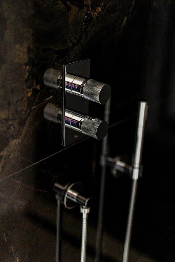 Binnenkijken bij Ron en René: ‘In vier uur tijd kochten we drie badkamers’