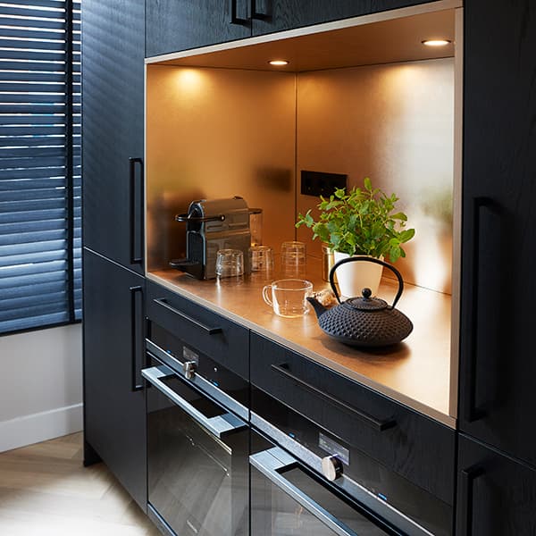 Koffiecorner met nis in de keuken