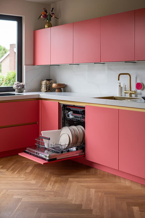 Van Pinterest naar een roze droomkeuken: het verhaal van Peter en Quinty