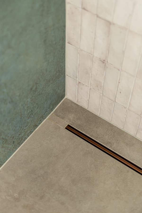 Vera: ‘Van een verouderde badkamer naar een plek waar je écht tot rust komt, ik ben blij!’