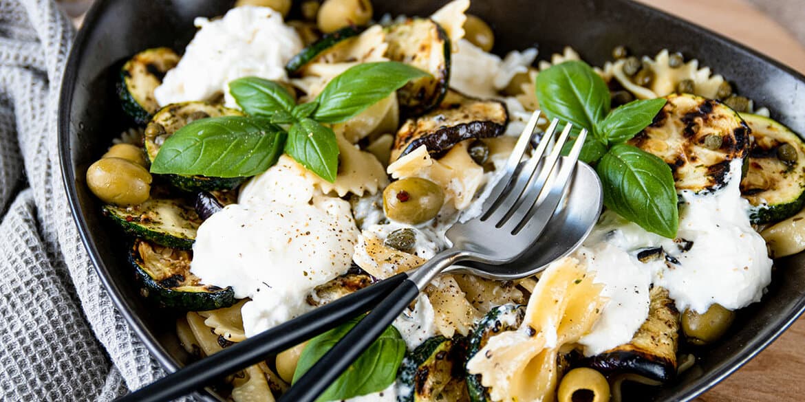 Burrata vlinderpasta met truffel tapenade