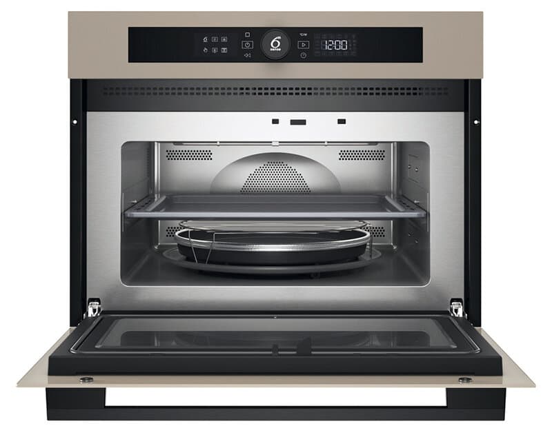De beige Whirlpool combi magnetron als blikvanger in je keuken
