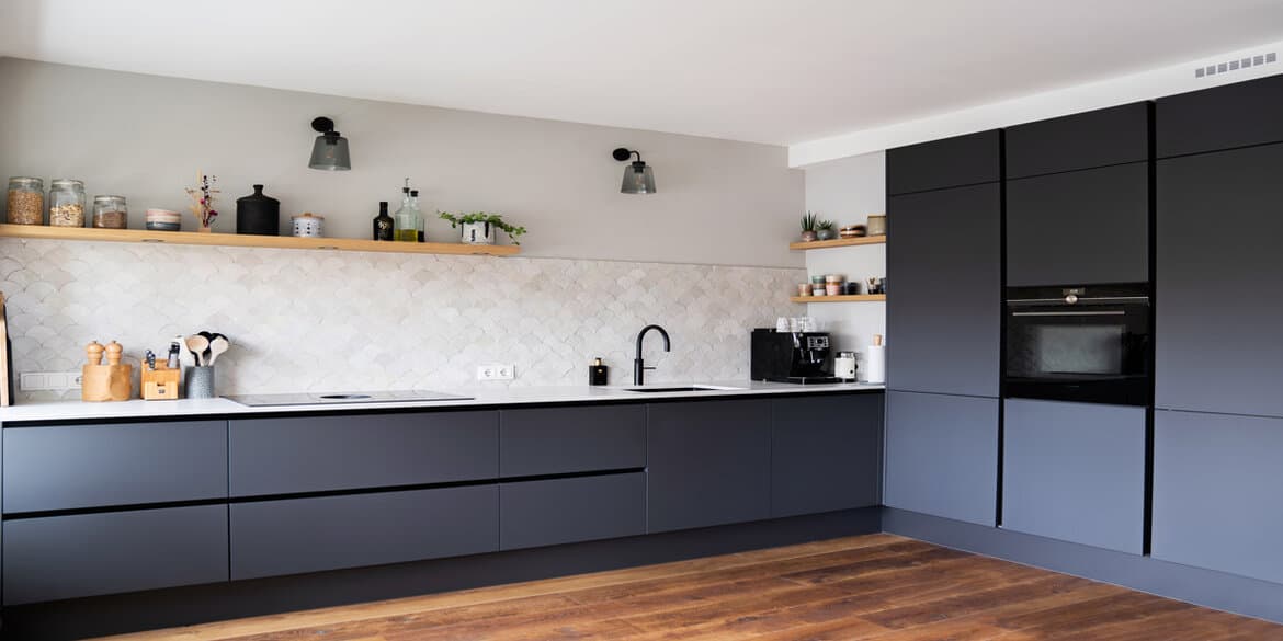 Een opgeruimde keuken is het halve werk