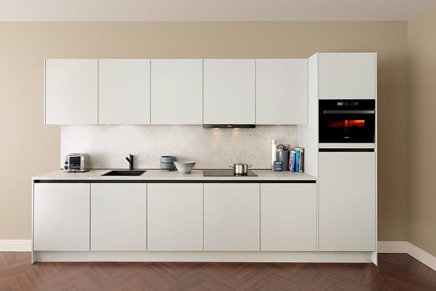 Kleine keuken? Zo laat je ’m groter lijken – zonder te verbouwen!