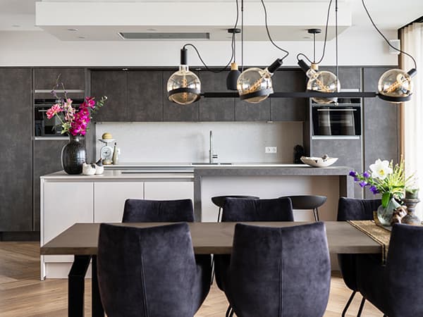 Toch kleur in een neutrale keuken?