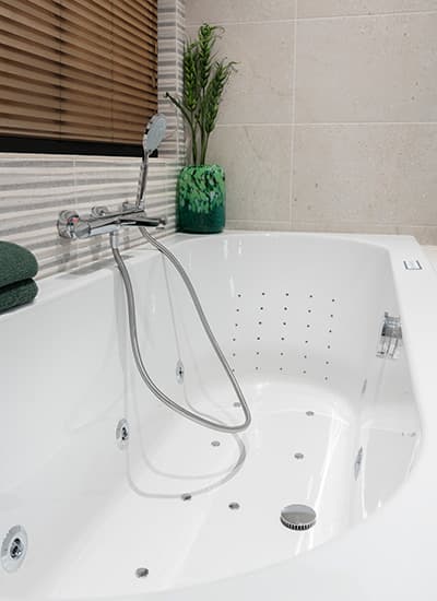 reliëftegels geven structuur en dimensie