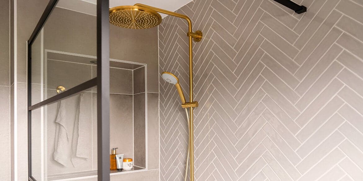 Tegelvoegen en tegelprofielen in verschillende stijlen en maten