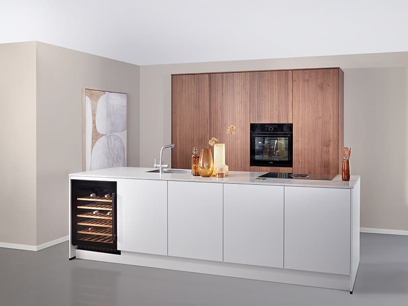 Japandi keuken met houten keukenkasten