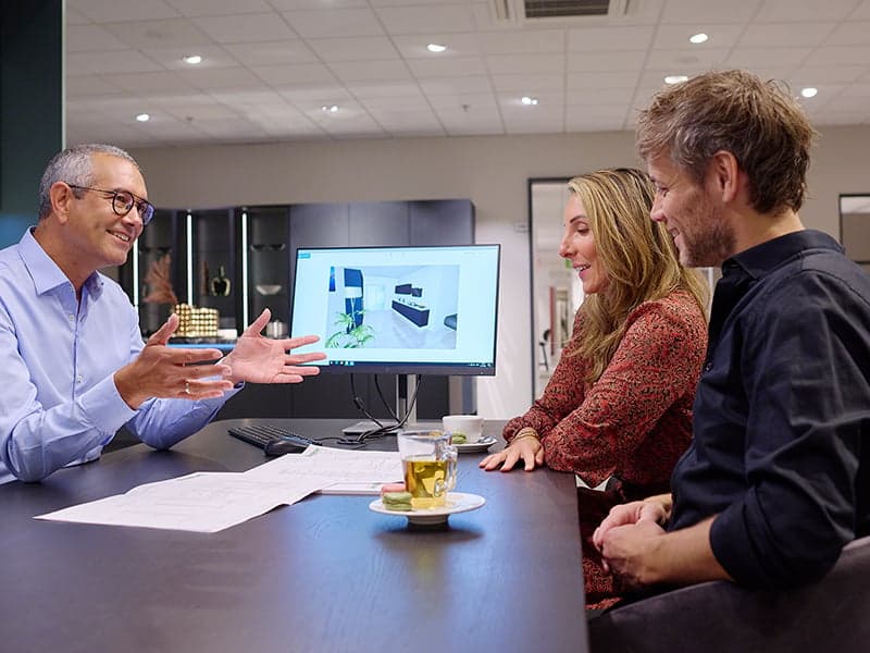 Adviesgesprek-in-showroom