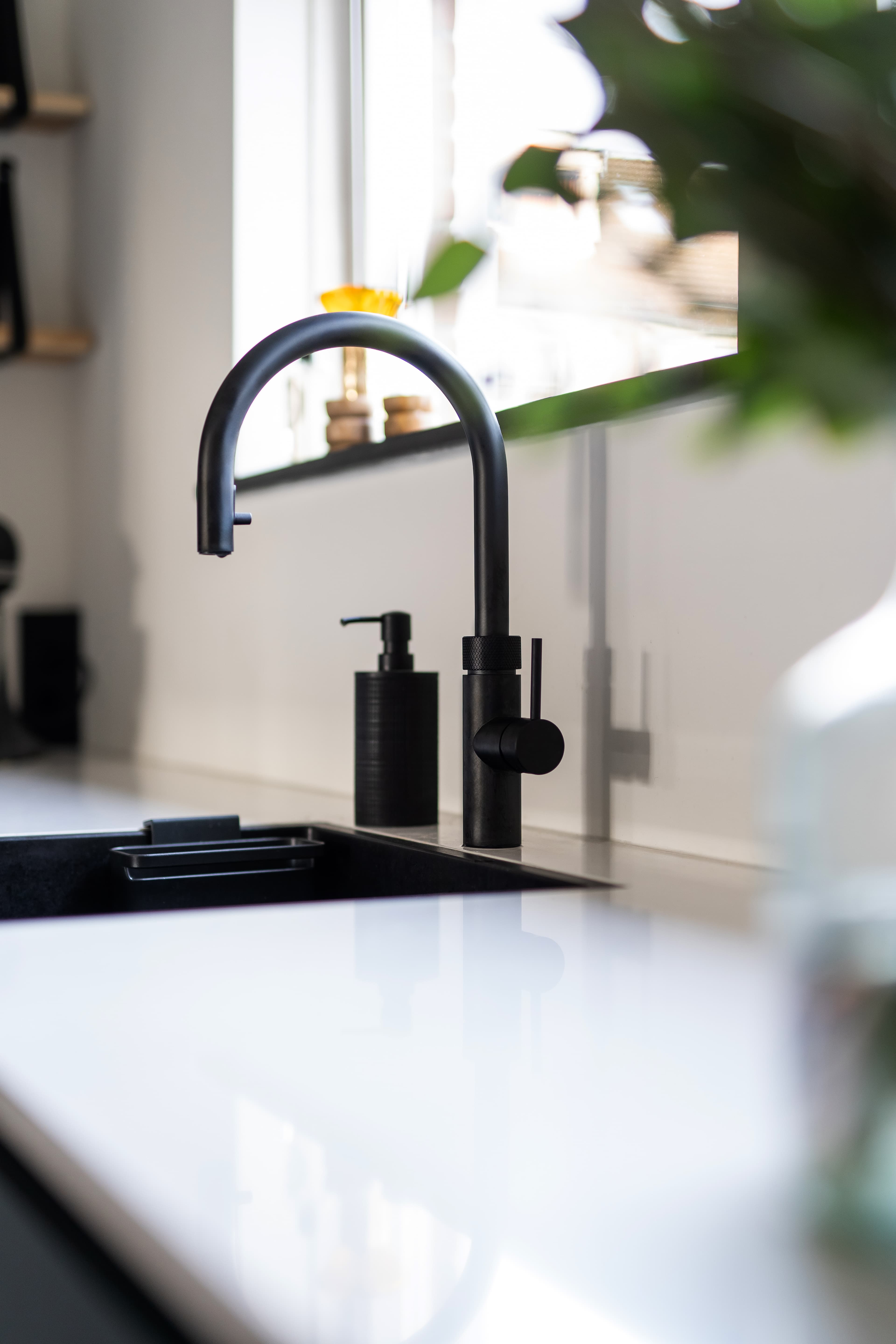 Zwarte keukenkraan