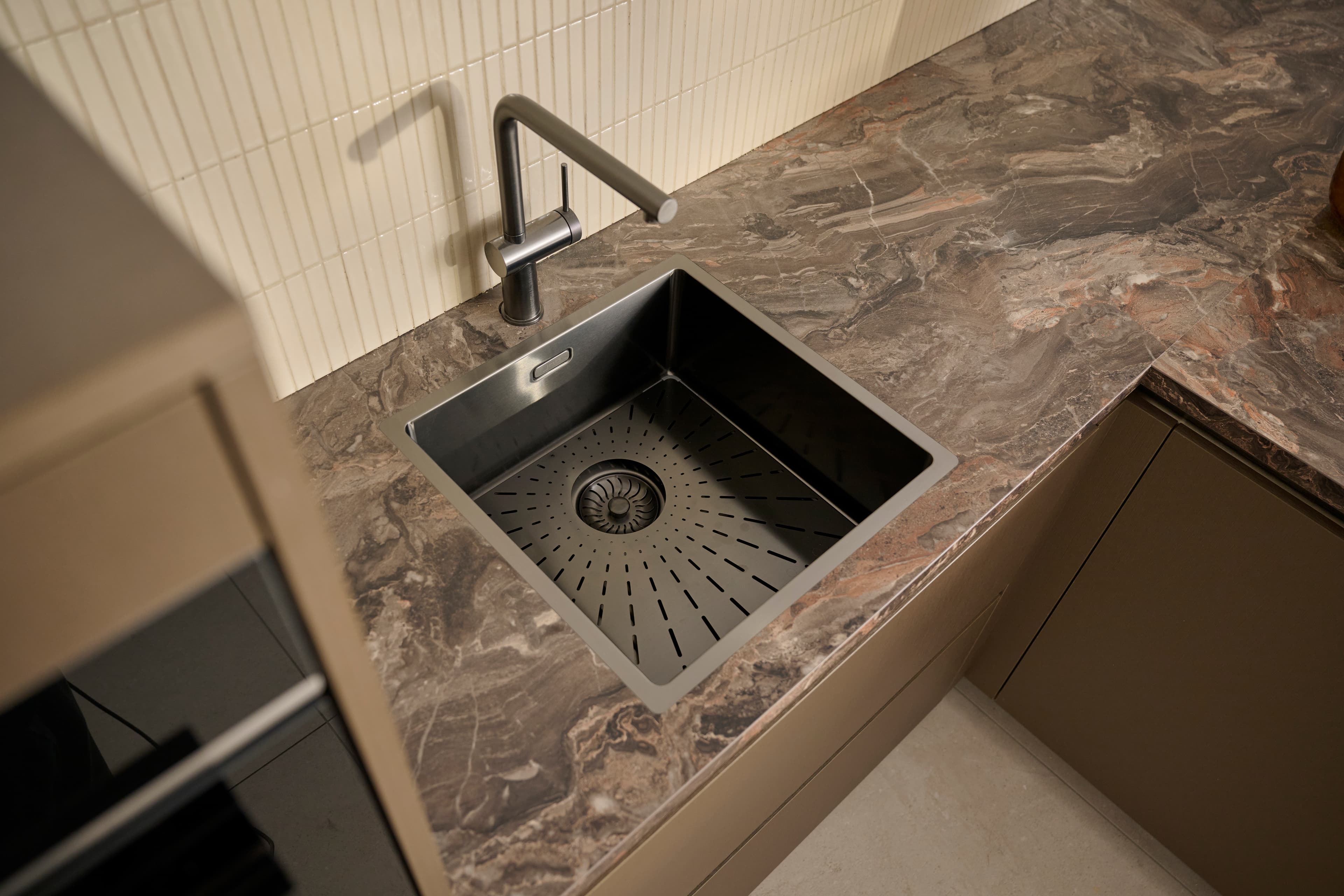 Keukenkraan en werkblad