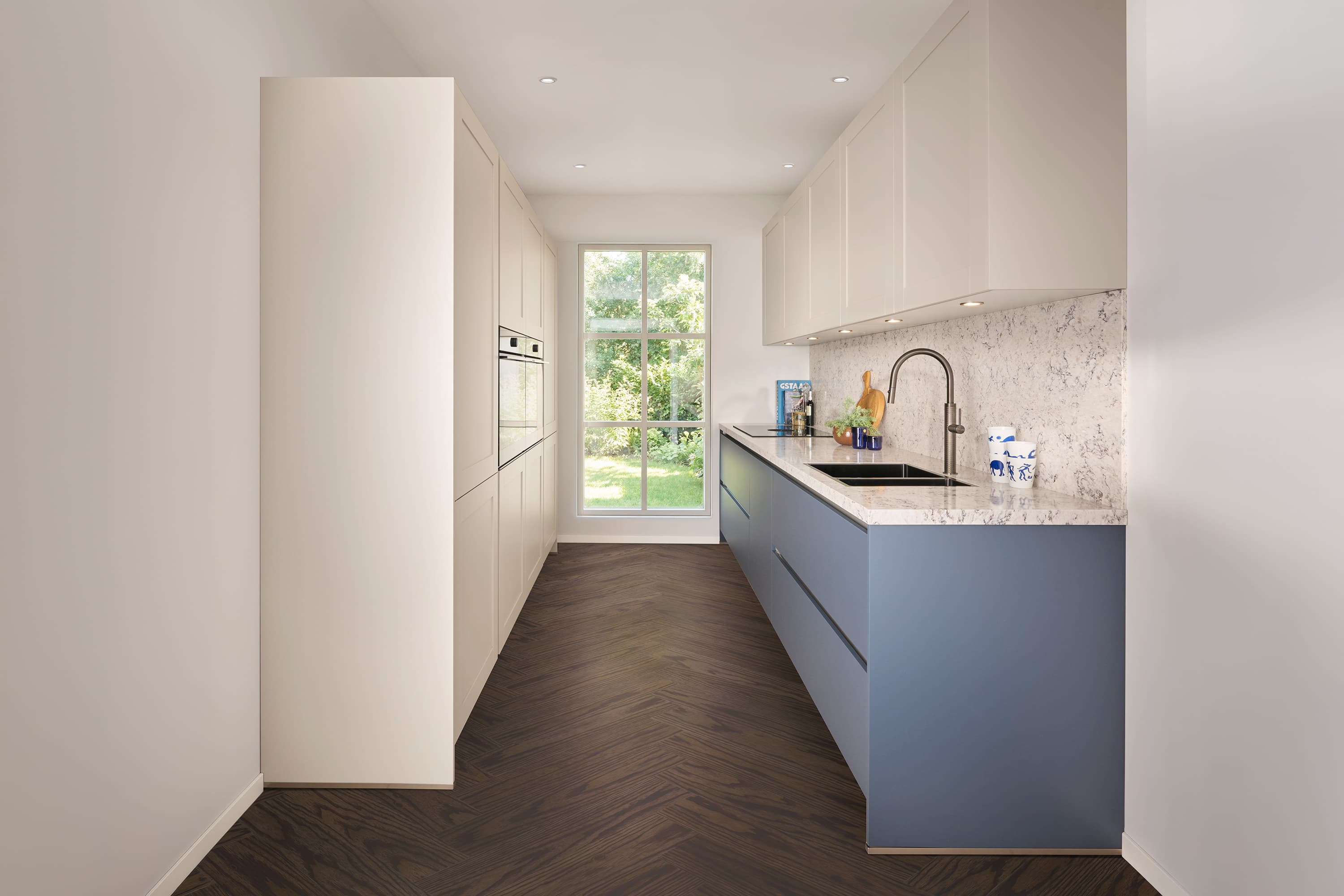 Parallel keuken met verschillende fronten