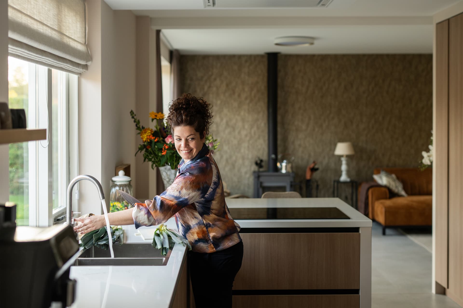 Vrouw in Brugman keuken