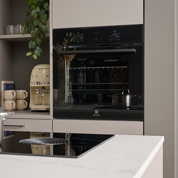 Oven-overzicht-keuken.jpg Oven in de keuken
