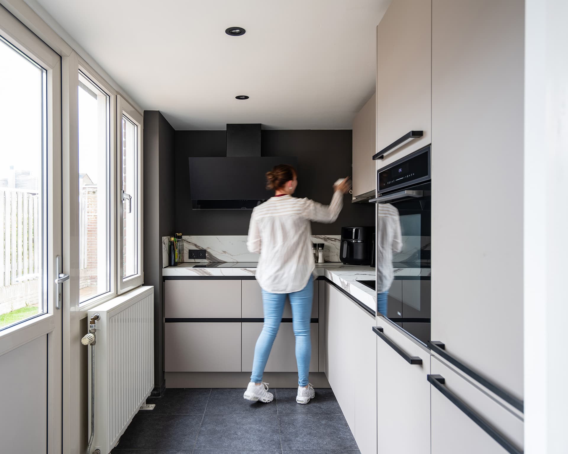 Vrouw in keuken