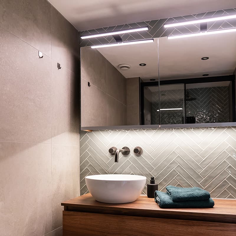 Waskom in de badkamer